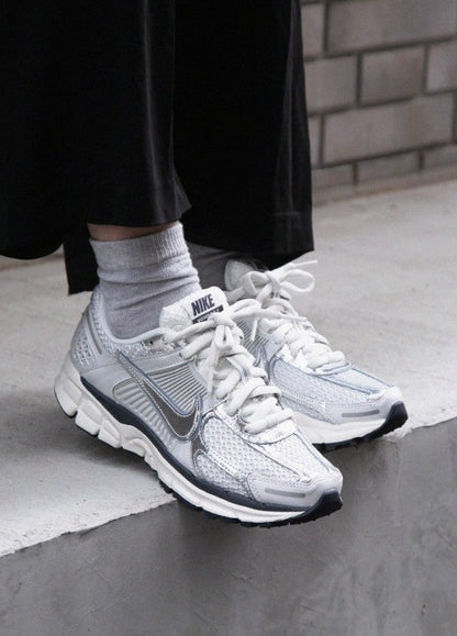 nike zoom vomero 5 trainers on feet