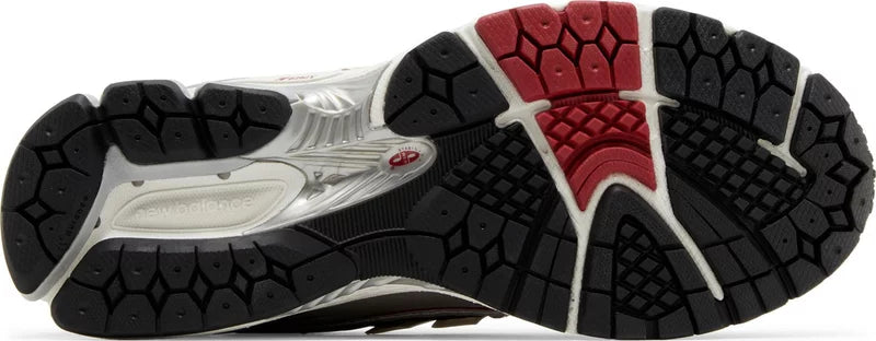 NB 1906R Plata / Carmesí Clásico