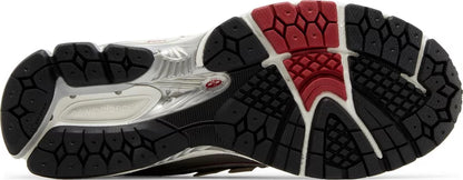 NB 1906R Plata / Carmesí Clásico