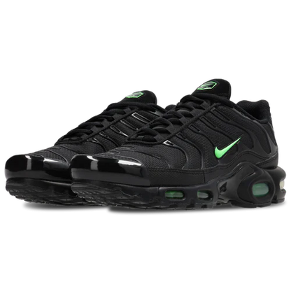 NK Air Max Plus Tuned 1 Negro / Verde Strike