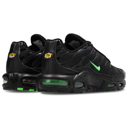 NK Air Max Plus Tuned 1 Negro / Verde Strike