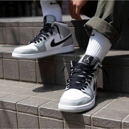 NK Air Jordan 1 Mid Hombre Gris Claro Smoke