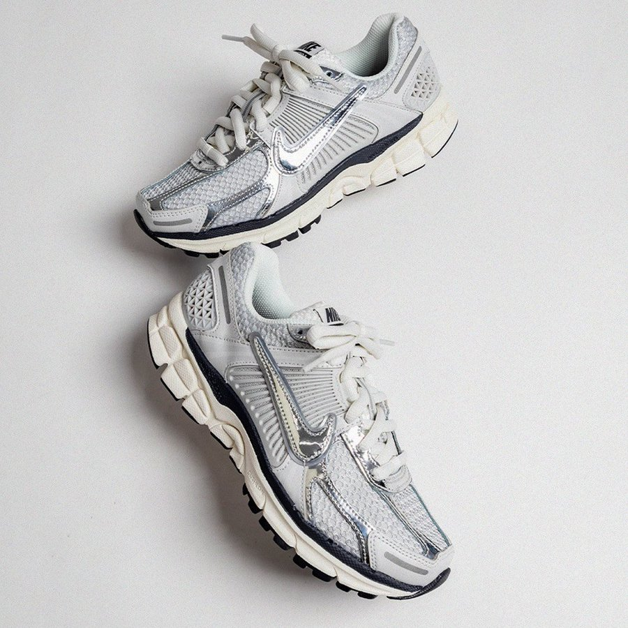 NK Zoom Vomero 5 Mujer Polvo Fóton / Plata Metálica