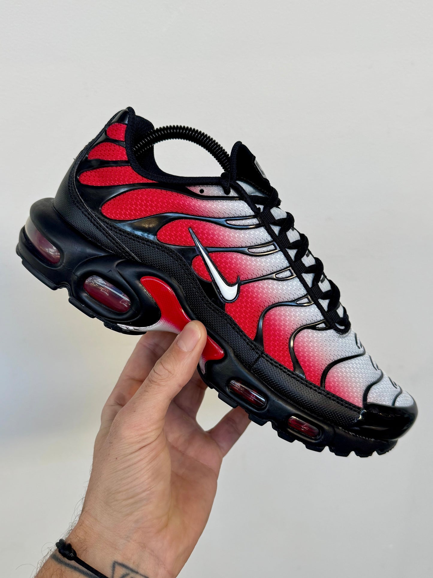 NK Air Max Plus Tuned 1 Pure Platinum University Red Black White