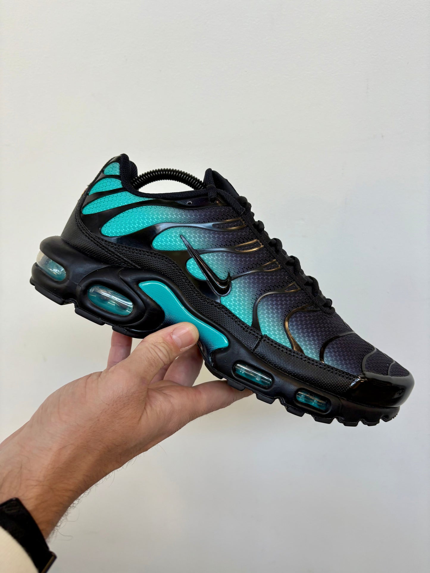 NK Air Max Plus Tuned 1 Negro / Cactus Polvo