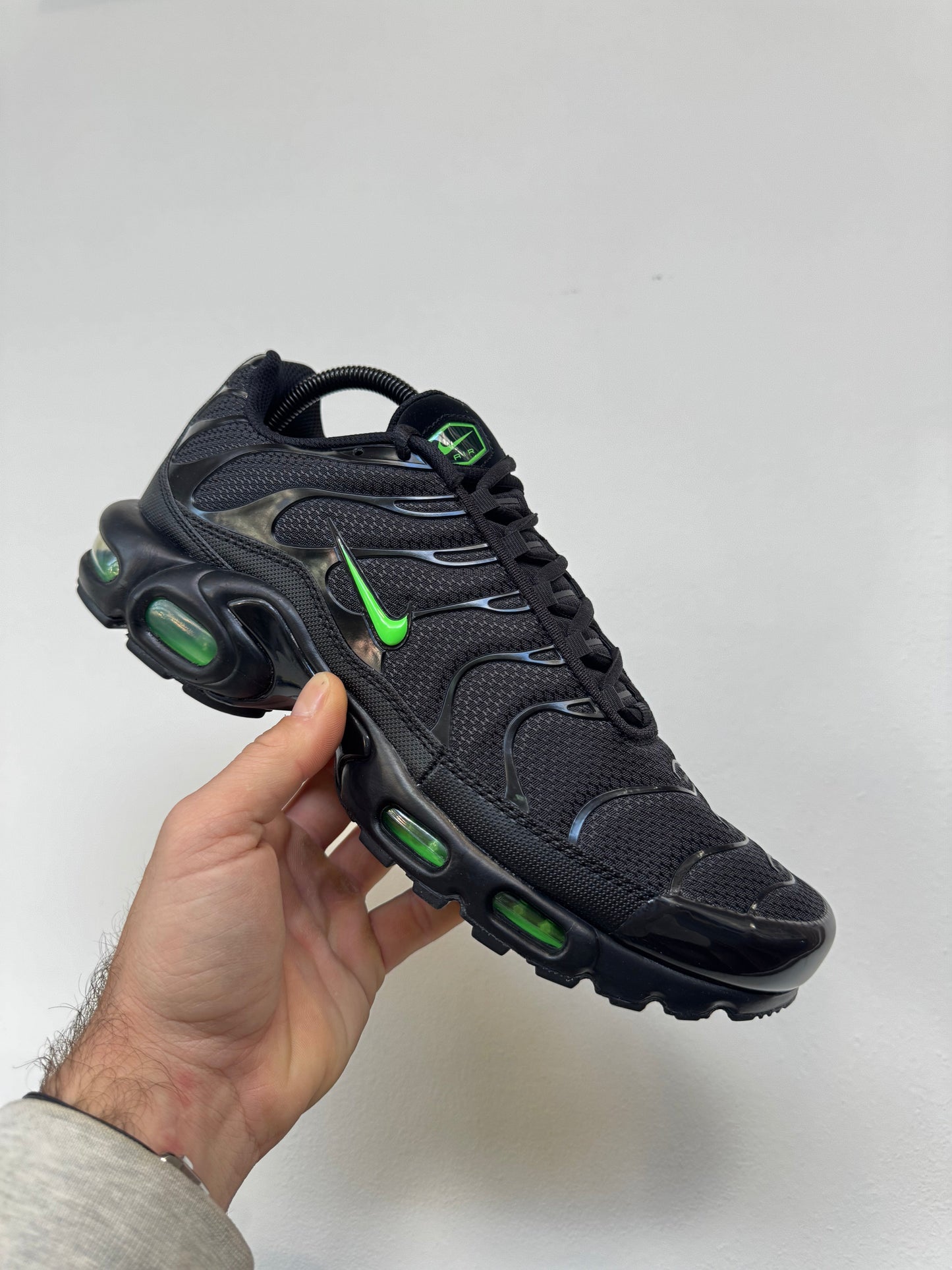 NK Air Max Plus Tuned 1 Negro / Verde Strike