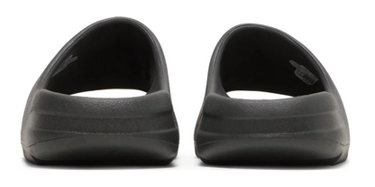 picture of the back of the yeezy slide onyx