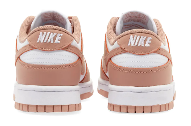 back of the nike dunk low rose whsiper
