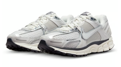 NK Zoom Vomero 5 Mujer Polvo Fóton / Plata Metálica