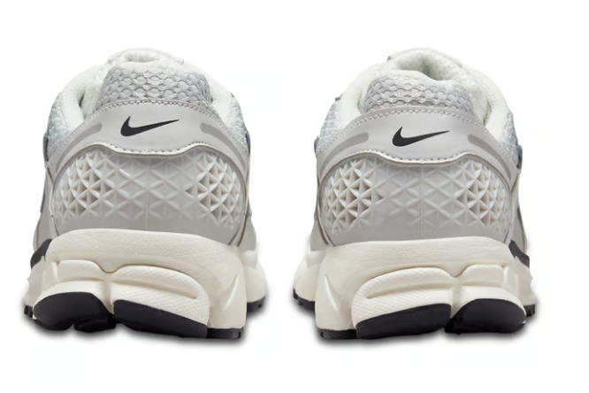 NK Zoom Vomero 5 Mujer Polvo Fóton / Plata Metálica