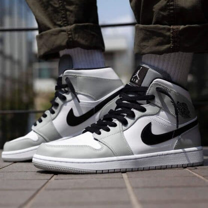 NK Air Jordan 1 Mid Hombre Gris Claro Smoke
