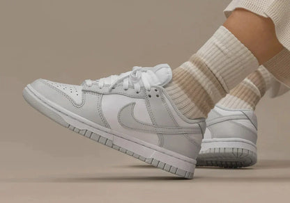 NK Dunk Low Photon Dust para mujer