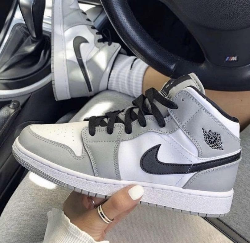 NK Air Jordan 1 Mid Hombre Gris Claro Smoke
